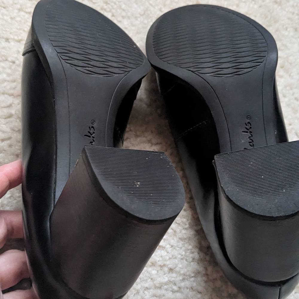 Clarks Classic Black Tassel Loafers - Women 7 M - Picture 4 of 8